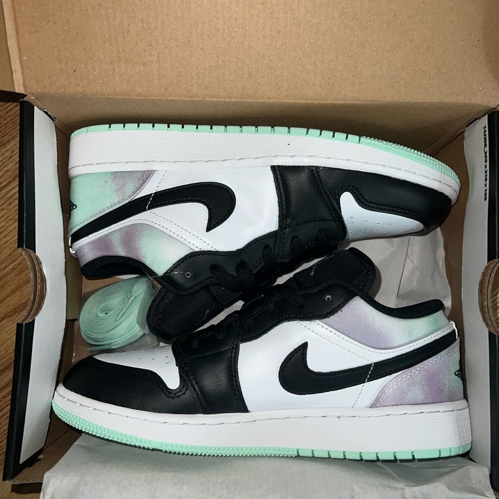 Air Jordan’s 1 Low SE